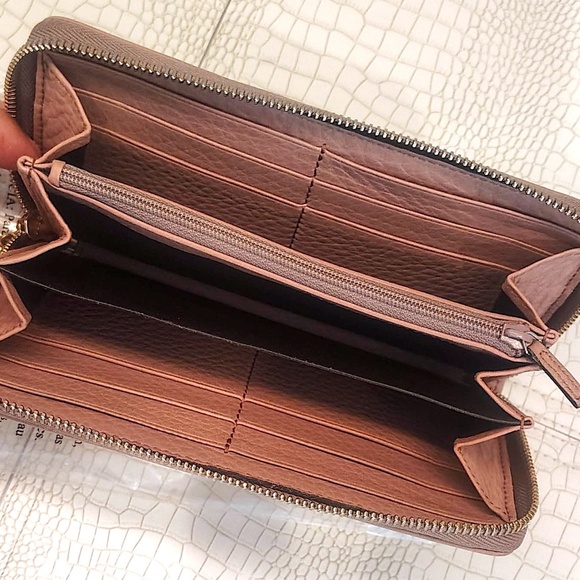 GUCCI Pink/Mauve Pebbled Leather SOHO Interlocking G Tassel Zip Around Wallet. - Picture 10 of 10